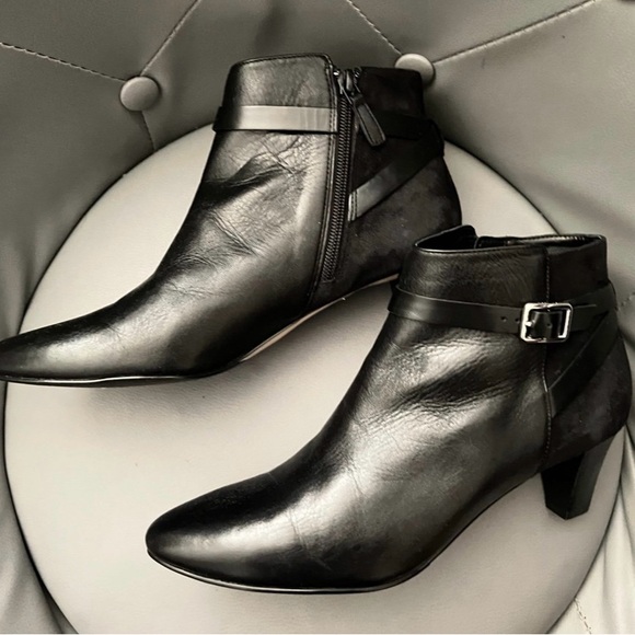 Cole Haan Signature black leather suede ankle booties size 8.5 - Picture 2 of 7